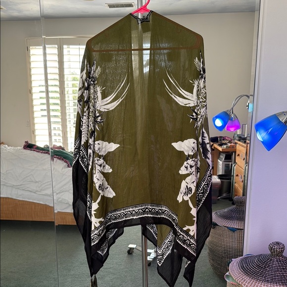 Vince Camuto Green and Black Curtains with Bold Accents - Picture 5 of 8